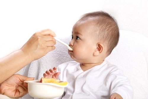 Read more about the article Dinh dưỡng cho bé trong năm đầu tiên