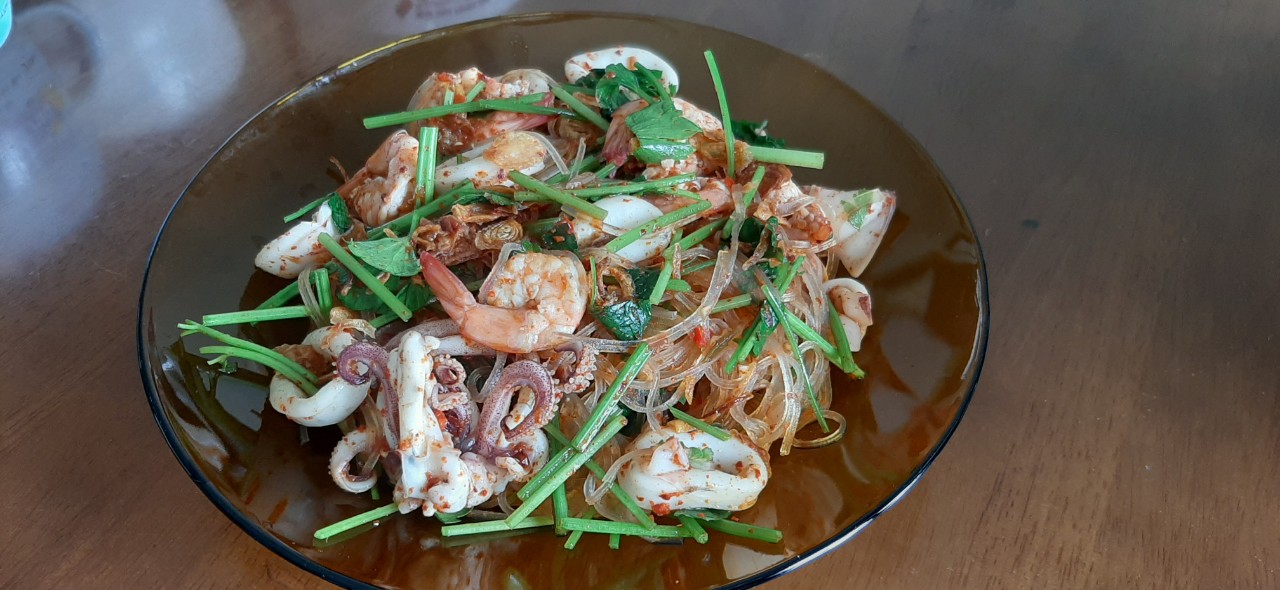 Read more about the article Miến trộn hải sản chua ngọt cho những ngày ngán cơm
