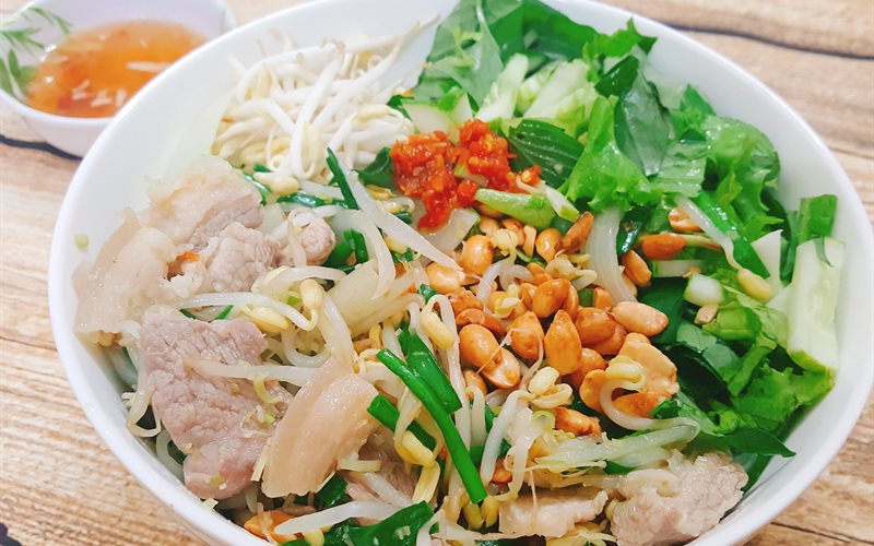 Read more about the article Bún thịt xào đổi bữa cho ngày ngán cơm