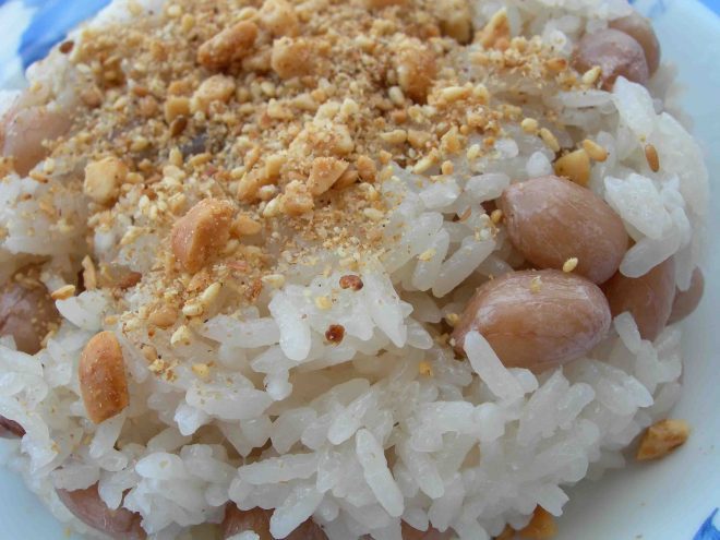 Read more about the article Đậu phộng muối mè hết sẩy ăn cùng xôi